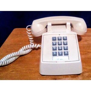 Vintage GTE Desk Phone Push Button Made in USA